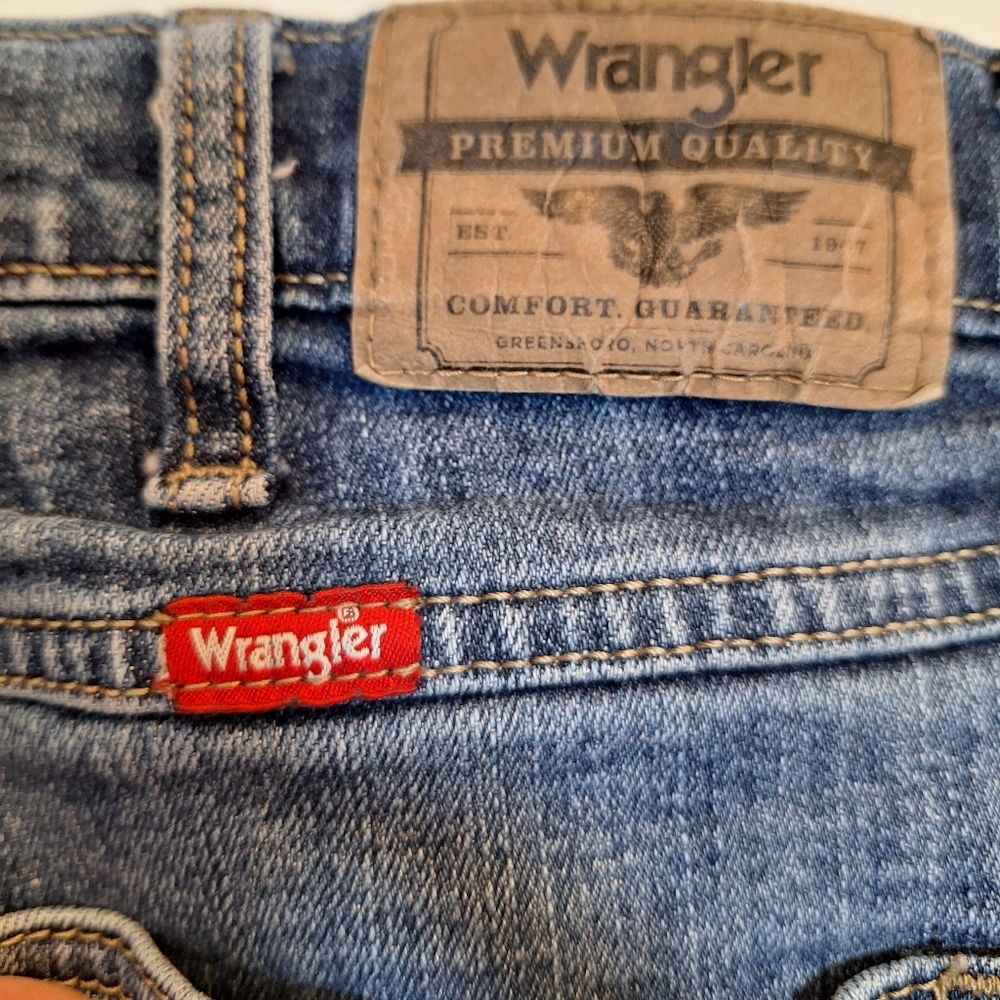 Wrangler Relaxed Boot Blue Jeans Men's Size 35X33(34X34 Tag) Distressed‎